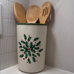 Lenox Cream and Green Holiday Utensil Holder with Wooden Spoons
